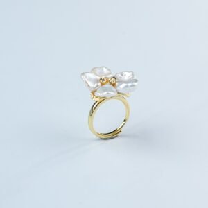 "Flowery Universe" handmade giant petal pearl ring
